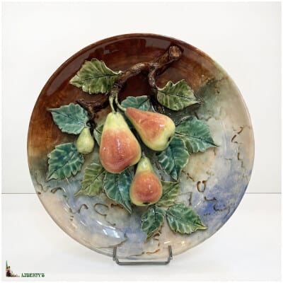 Assiette barbotine de Fives-Lille avec poires, diam. 32 cm, Fin XIXe
